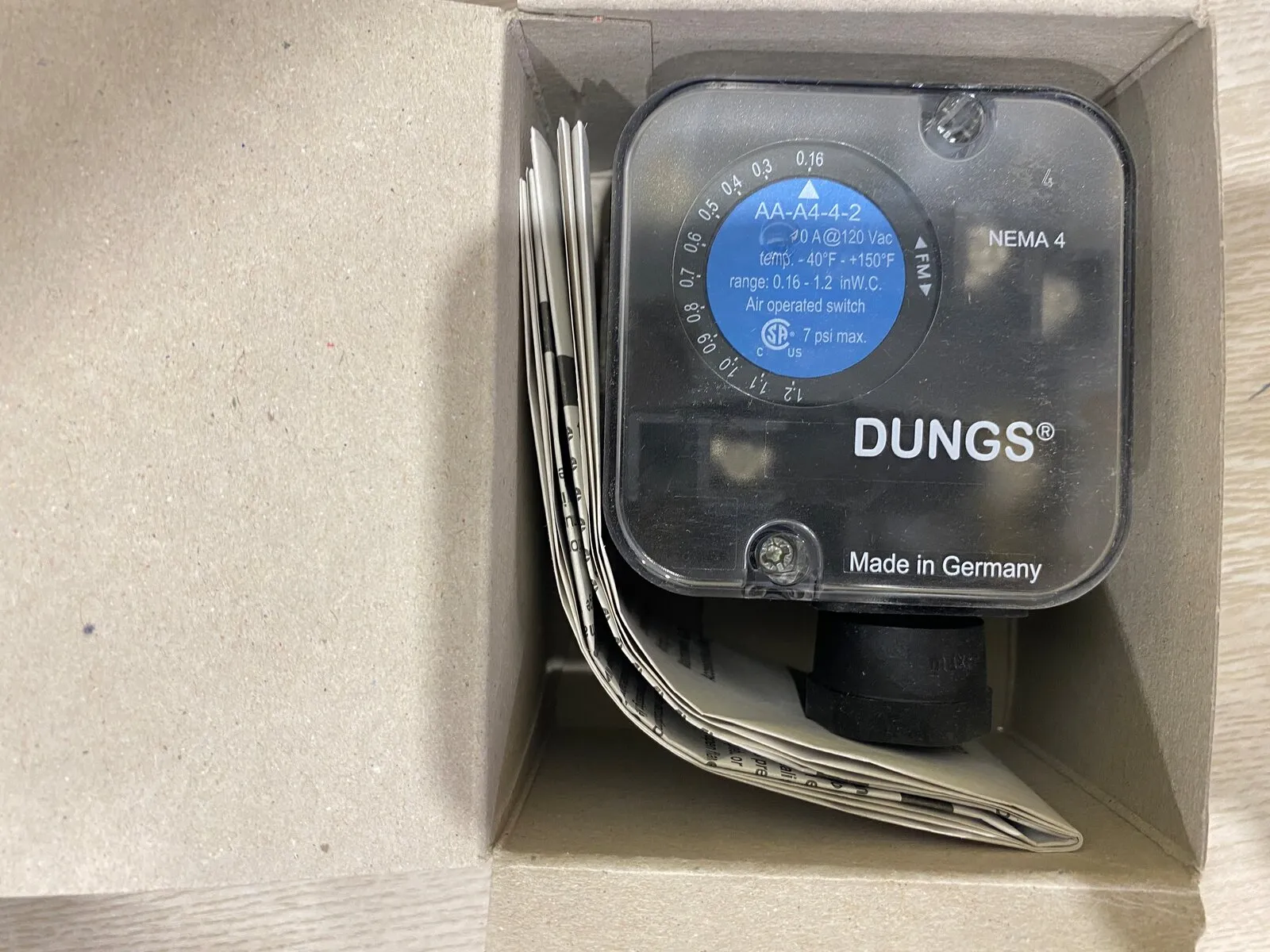 Pressostat d’air Dungs neuf dans sa boîte avec sa fiche d’instructions